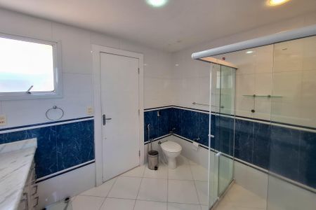 Casa à venda com 334m², 4 quartos e 3 vagasBanheiro da Suíte 3