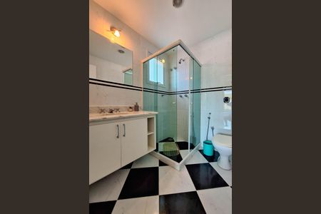 Casa à venda com 334m², 4 quartos e 3 vagasBanheiro da Suíte 2