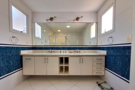 Casa à venda com 334m², 4 quartos e 3 vagasBanheiro da Suíte 3