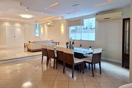 Casa à venda com 334m², 4 quartos e 3 vagasSala 2