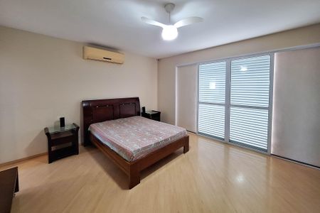 Casa à venda com 334m², 4 quartos e 3 vagasSuíte 3