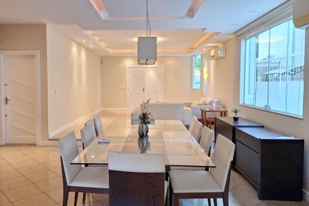 Casa à venda com 334m², 4 quartos e 3 vagasSala 2