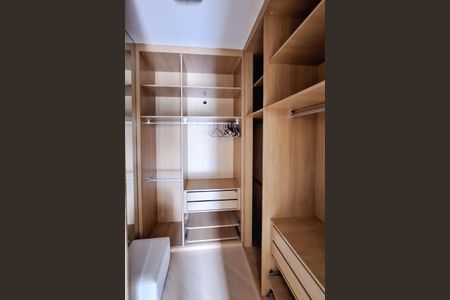 Casa à venda com 334m², 4 quartos e 3 vagasCloset da suíte 3