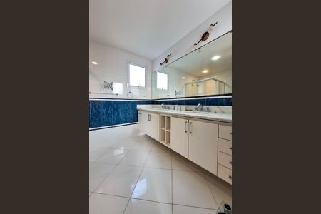 Casa à venda com 334m², 4 quartos e 3 vagasBanheiro da Suíte 3