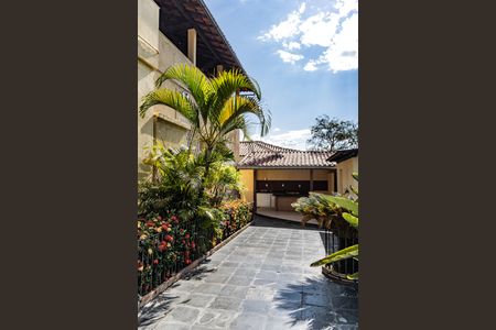 Casa à venda com 250m², 3 quartos e 2 vagas Casa à venda com 250m², 3 quartos e 2 vagasQuintal