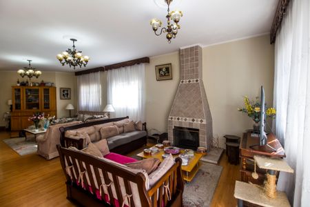 Casa de condomínio à venda com 390m², 4 quartos e 2 vagasSala de TV