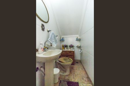 Casa de condomínio à venda com 390m², 4 quartos e 2 vagasLavabo