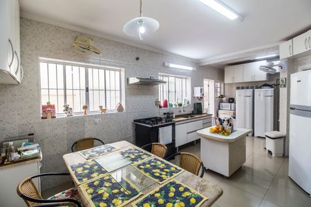 Casa de condomínio à venda com 390m², 4 quartos e 2 vagasCozinha