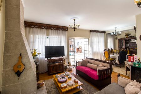 Casa de condomínio à venda com 390m², 4 quartos e 2 vagasSala de TV