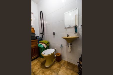 Casa de condomínio à venda com 390m², 4 quartos e 2 vagasBanheiro de serviço