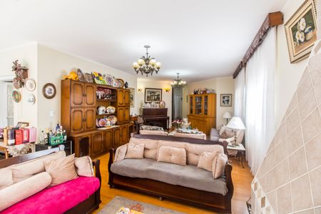 Casa de condomínio à venda com 390m², 4 quartos e 2 vagasSala de TV