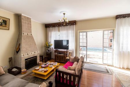 Casa de condomínio à venda com 390m², 4 quartos e 2 vagasSala de TV