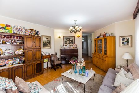 Casa de condomínio à venda com 390m², 4 quartos e 2 vagasSala