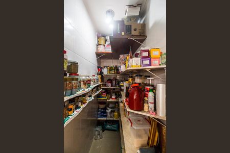 Casa de condomínio à venda com 390m², 4 quartos e 2 vagasDespensa