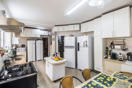 Casa de condomínio à venda com 390m², 4 quartos e 2 vagasCozinha