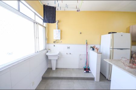 Apartamento à venda com 130m², 3 quartos e 1 vagaÁrea de Serviço