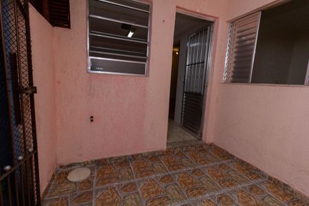 Casa para alugar com 40m², 1 quarto e sem vaga Casa para alugar com 40m², 1 quarto e sem vagaQuintal