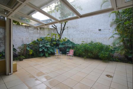 Casa à venda com 252m², 4 quartos e 2 vagasQuintal