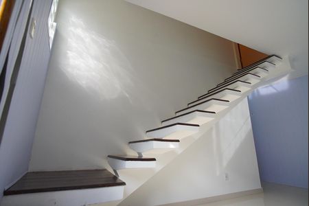 Casa à venda com 252m², 4 quartos e 2 vagasEscada - Segundo Andar