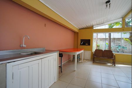 Casa à venda com 252m², 4 quartos e 2 vagasÁrea - Churrasqueira