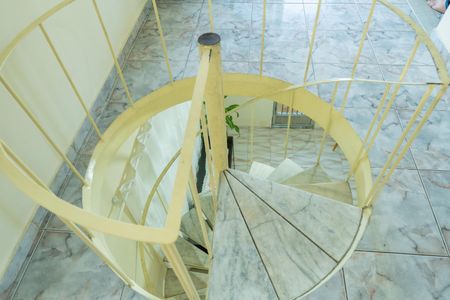 Casa à venda com 380m², 3 quartos e 3 vagasEscada