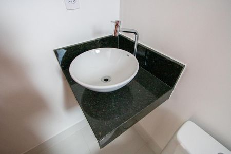 Apartamento à venda com 79m², 2 quartos e 1 vaga Apartamento à venda com 79m², 2 quartos e 1 vagaBanheiro social