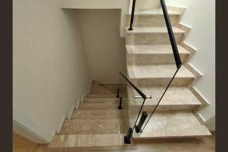 Casa à venda com 190m², 4 quartos e 2 vagasEscada 