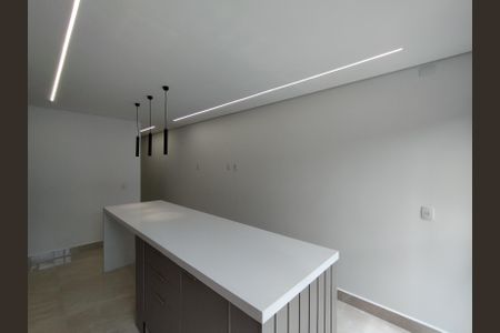 Casa à venda com 190m², 4 quartos e 2 vagasCozinha - Armários