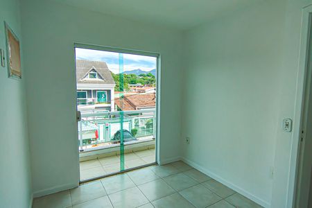 Casa de condomínio à venda com 180m², 4 quartos e 2 vagas Casa de condomínio à venda com 180m², 4 quartos e 2 vagasQuarto 1