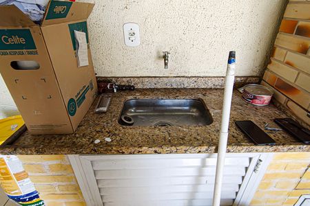 Casa de condomínio à venda com 180m², 4 quartos e 2 vagas Casa de condomínio à venda com 180m², 4 quartos e 2 vagasÁrea de Serviço e Área de Lazer