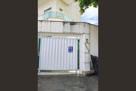 Casa de condomínio à venda com 180m², 4 quartos e 2 vagas Casa de condomínio à venda com 180m², 4 quartos e 2 vagasPlaca