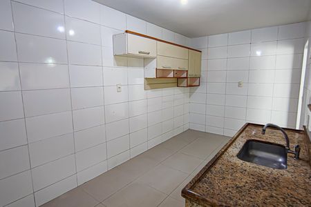 Casa de condomínio à venda com 180m², 4 quartos e 2 vagas Casa de condomínio à venda com 180m², 4 quartos e 2 vagasCozinha