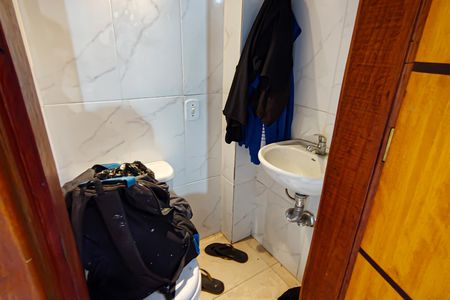 Casa de condomínio à venda com 180m², 4 quartos e 2 vagas Casa de condomínio à venda com 180m², 4 quartos e 2 vagasBanheiro de Serviço