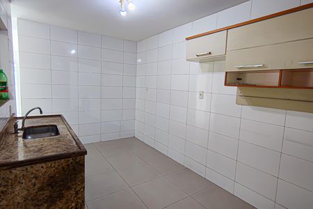 Casa de condomínio à venda com 180m², 4 quartos e 2 vagas Casa de condomínio à venda com 180m², 4 quartos e 2 vagasCozinha