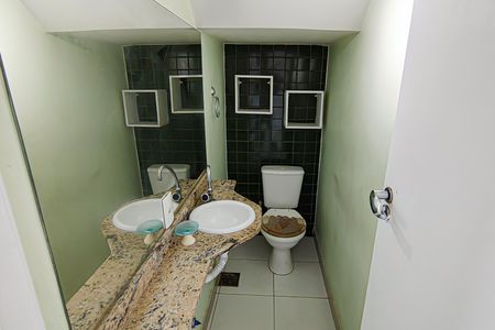 Casa de condomínio à venda com 180m², 4 quartos e 2 vagas Casa de condomínio à venda com 180m², 4 quartos e 2 vagasLavabo