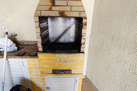 Casa de condomínio à venda com 180m², 4 quartos e 2 vagas Casa de condomínio à venda com 180m², 4 quartos e 2 vagasÁrea de Serviço e Área de Lazer