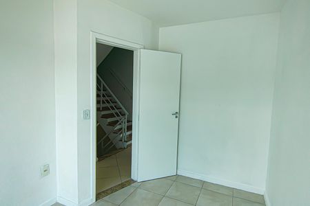 Casa de condomínio à venda com 180m², 4 quartos e 2 vagas Casa de condomínio à venda com 180m², 4 quartos e 2 vagasQuarto 1