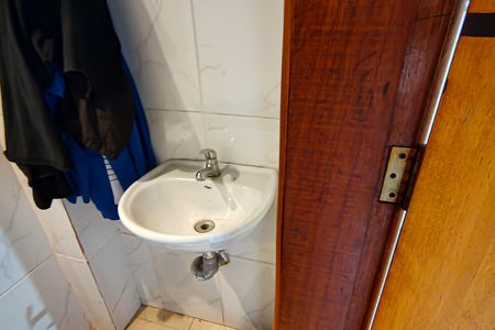 Casa de condomínio à venda com 180m², 4 quartos e 2 vagas Casa de condomínio à venda com 180m², 4 quartos e 2 vagasBanheiro de Serviço