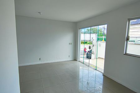 Casa de condomínio à venda com 180m², 4 quartos e 2 vagas Casa de condomínio à venda com 180m², 4 quartos e 2 vagasSala