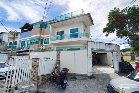 Casa de condomínio à venda com 180m², 4 quartos e 2 vagas Casa de condomínio à venda com 180m², 4 quartos e 2 vagasFachada