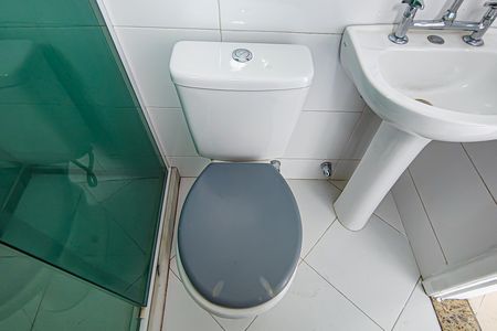 Casa de condomínio à venda com 180m², 4 quartos e 2 vagas Casa de condomínio à venda com 180m², 4 quartos e 2 vagasBanheiro Social