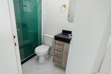 Casa de condomínio à venda com 180m², 4 quartos e 2 vagas Casa de condomínio à venda com 180m², 4 quartos e 2 vagasBanheiro da Suíte 2