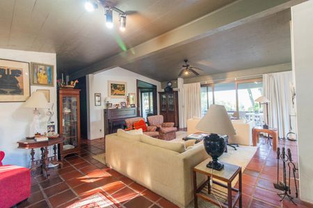 Casa para alugar com 600m², 4 quartos e 8 vagasSala