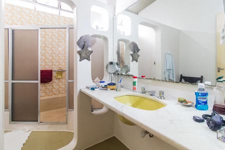 Casa para alugar com 600m², 4 quartos e 8 vagasBanheiro Social