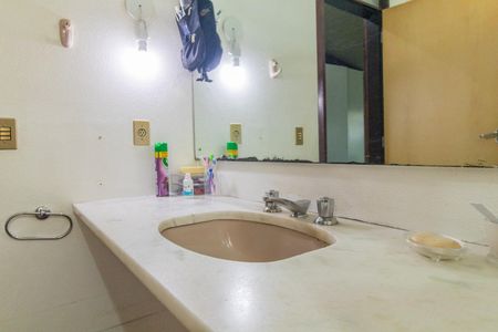 Casa para alugar com 600m², 4 quartos e 8 vagasBanheiro Suíte 