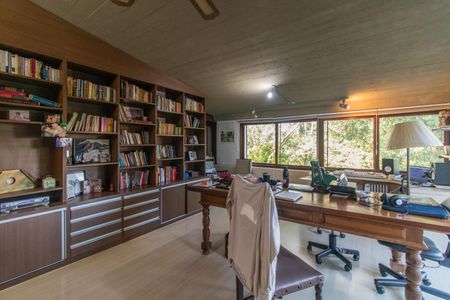 Casa para alugar com 600m², 4 quartos e 8 vagasEscritório