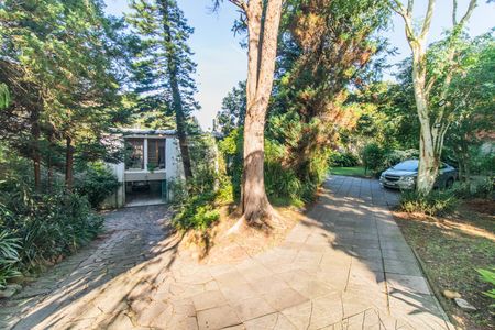 Casa para alugar com 600m², 4 quartos e 8 vagasFachada