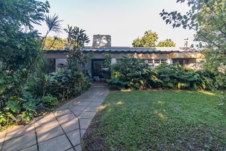 Casa para alugar com 600m², 4 quartos e 8 vagasFachada