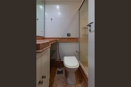 Apartamento à venda com 130m², 3 quartos e 2 vagas Apartamento à venda com 130m², 3 quartos e 2 vagasBanheiro da suíte