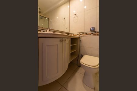 Apartamento à venda com 130m², 3 quartos e 2 vagas Apartamento à venda com 130m², 3 quartos e 2 vagasBanheiro social